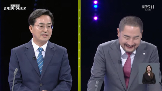 김동연 더불어민주당 경기도지사 후보와 강용석 무소속 후보가 12일 진행된 KBS 경기도지사 초청 토론회에서 토론하는 모습.<KBS 경기도지사 초청 토론회 방송장면 캡처>